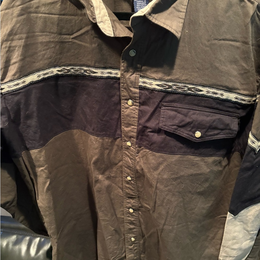 Wrangler Men's Brown and tan Casual Button-Down Shirt